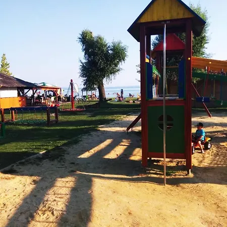 Sunvillage Camp- Mobilházak Alsóörsön Camping Alsóörs